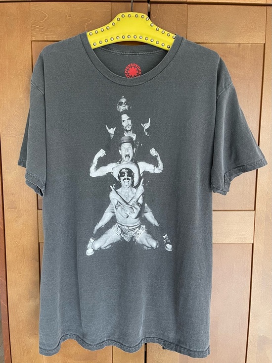 Red Hot Chili Peppers Other - Red Hot Chili Peppers 2022 Unlimited Love World Tour Black Graphic Tee, Large